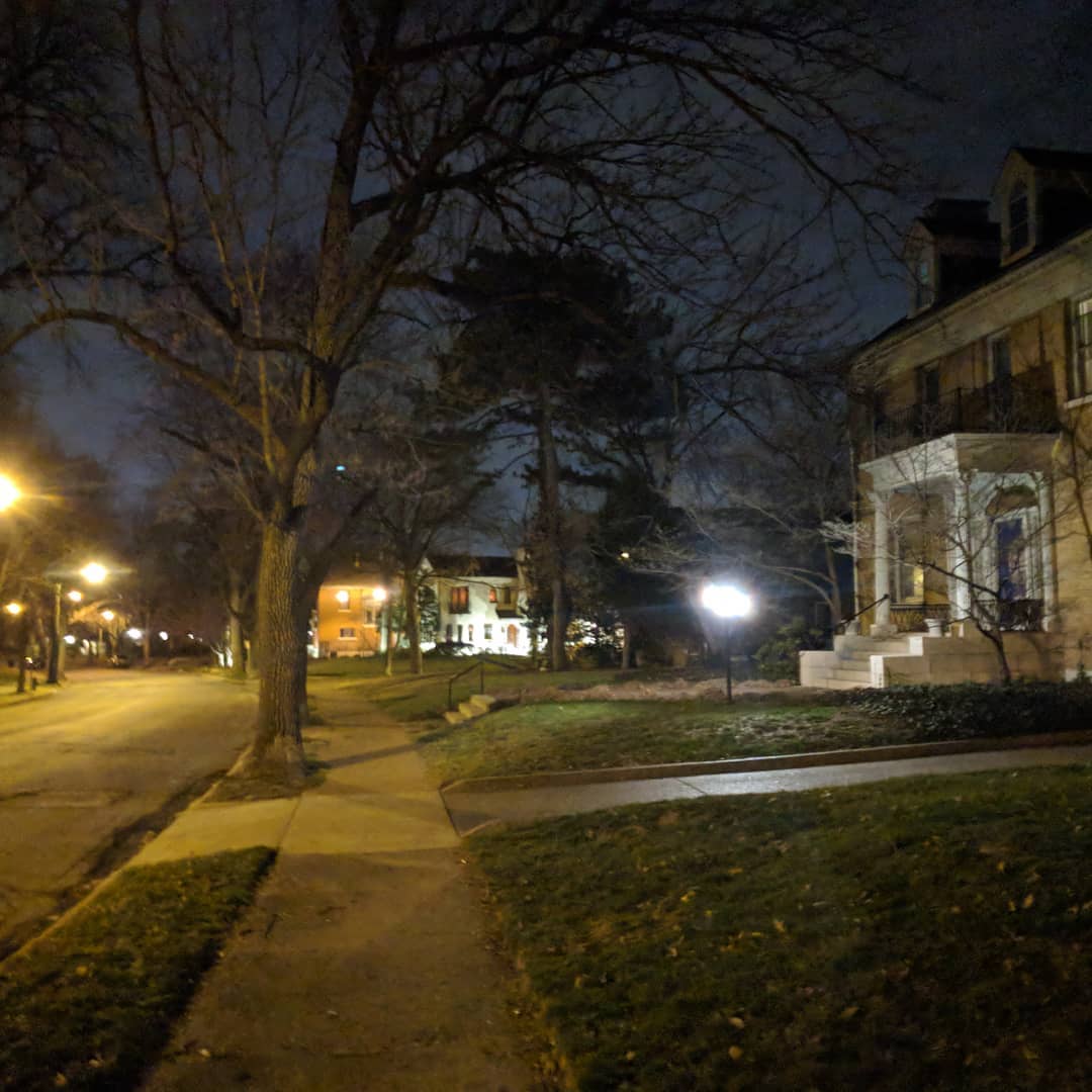 My neighbourhood at night is quite pretty. #stlouis  #citylife