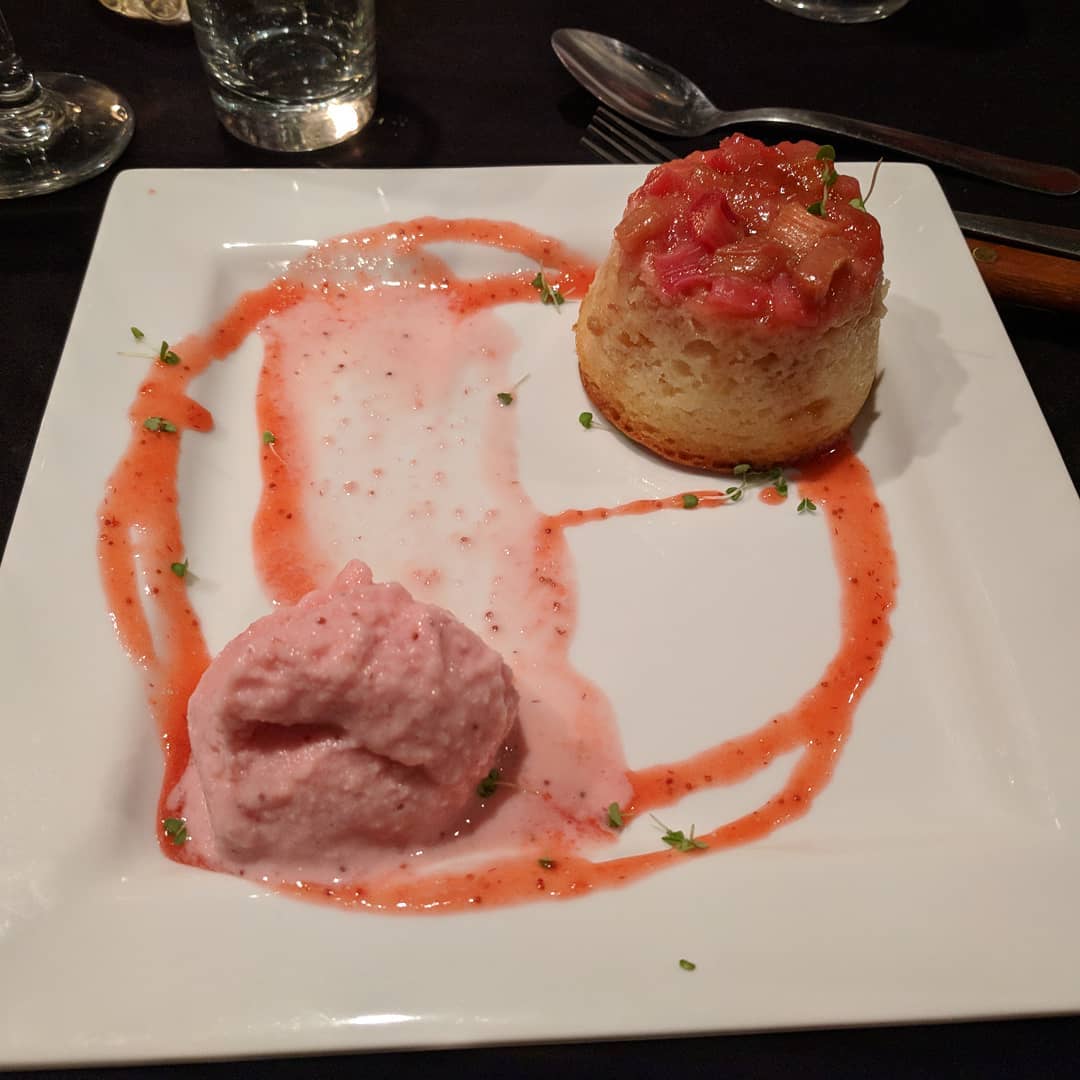 Upside down cake with strawberry and basil ice cream #craftedstl #pairingdinner #foodporn