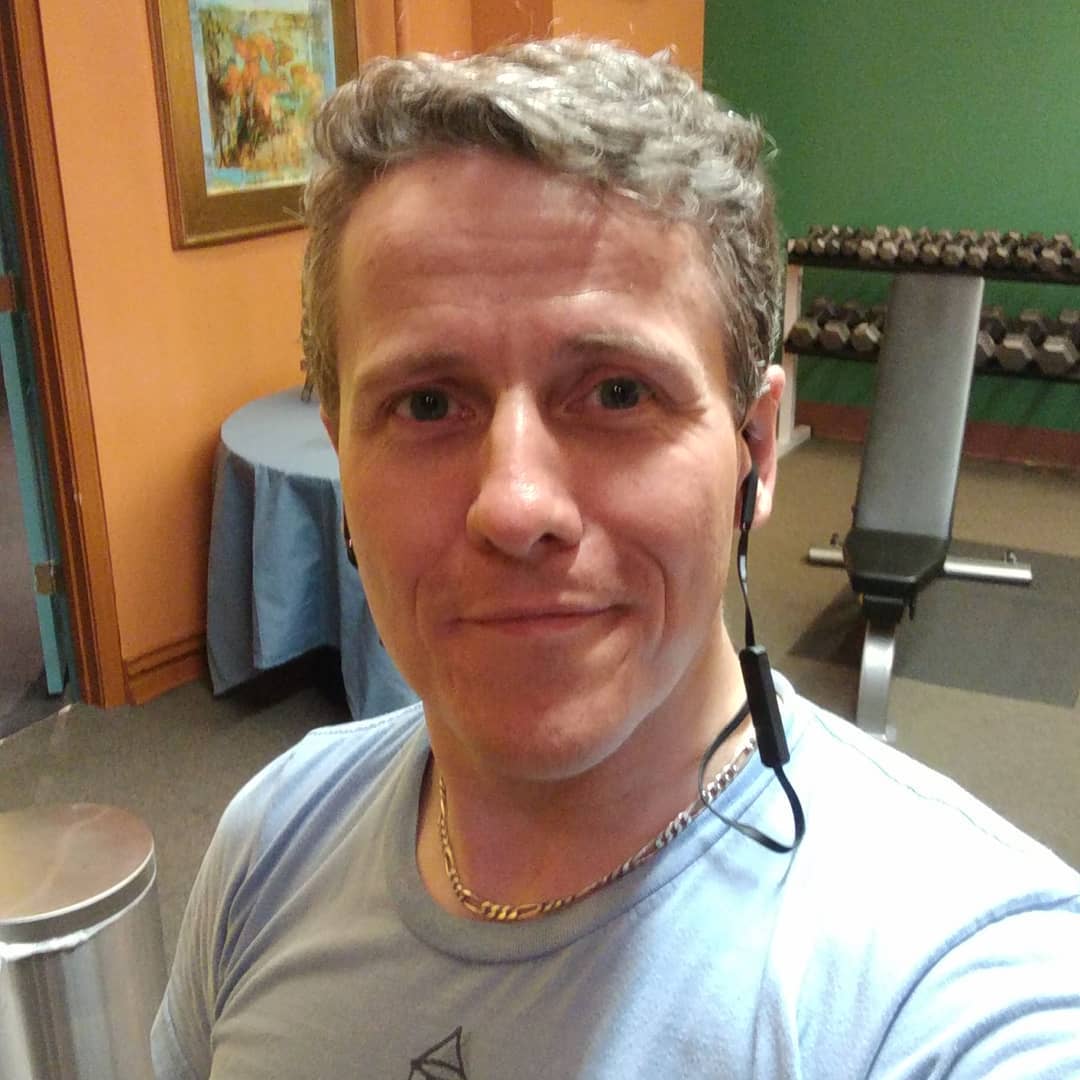 Sweaty and geeky gym selfie… Because why not? #citylife #stlouis