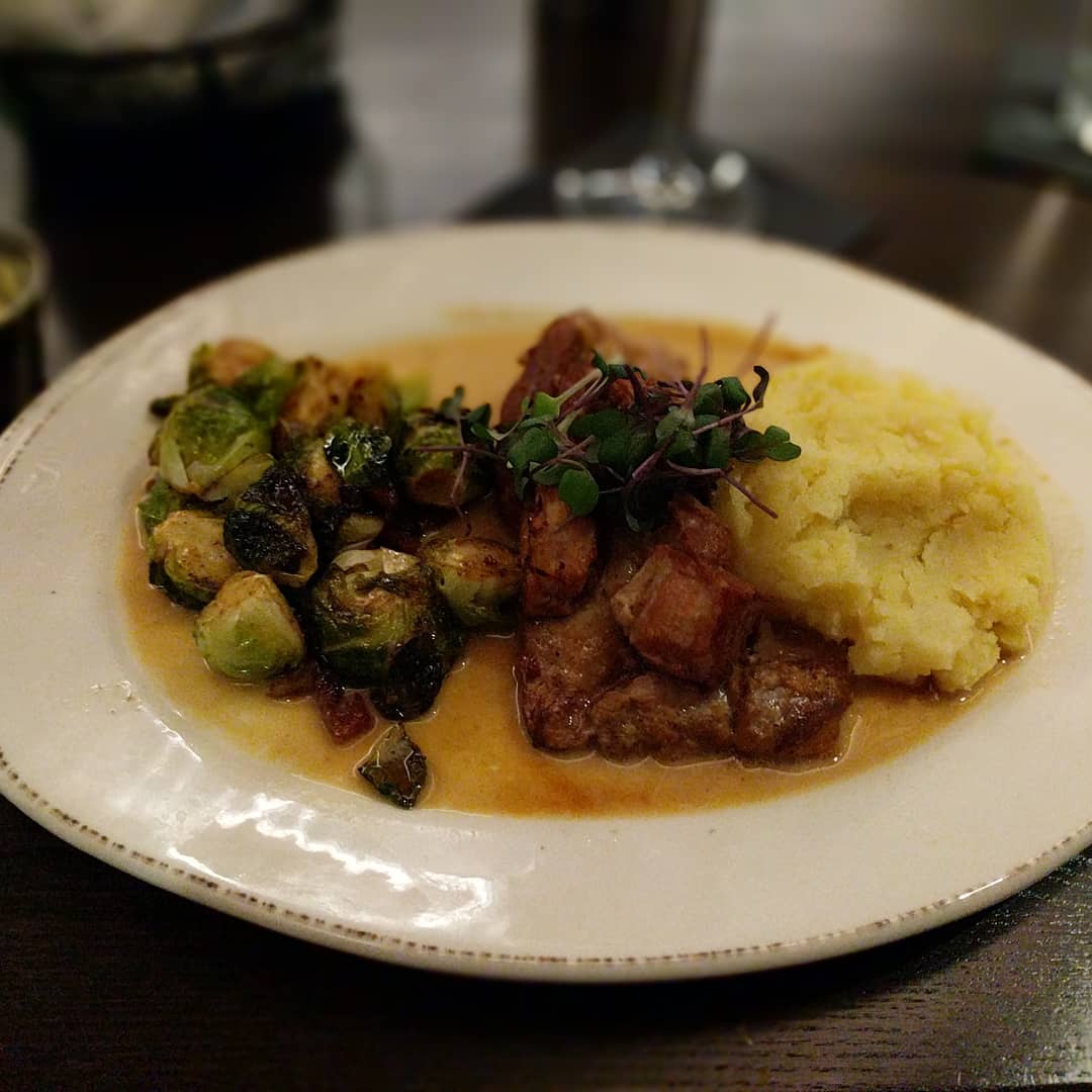 And tonight I am thankful for cellphone apps that tell us when our flight is delayed so we aren’t stuck sitting at the airport eating airport food… #kansascity #foodporn 
Kansas Berkshire Pork Shoulder, Mashed Potatoes and Braised Brussels. Lovely 😁