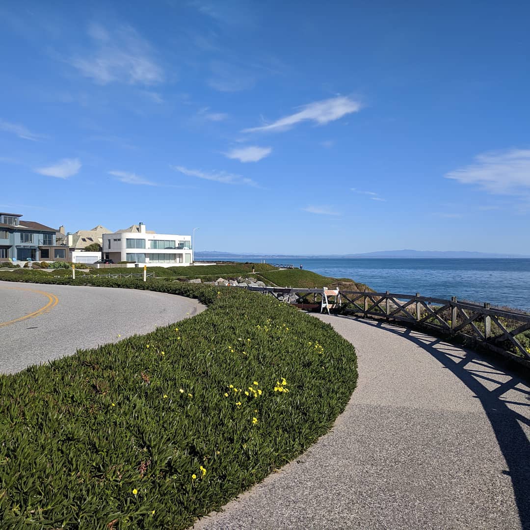 A leisurely evening stroll… #santacruz