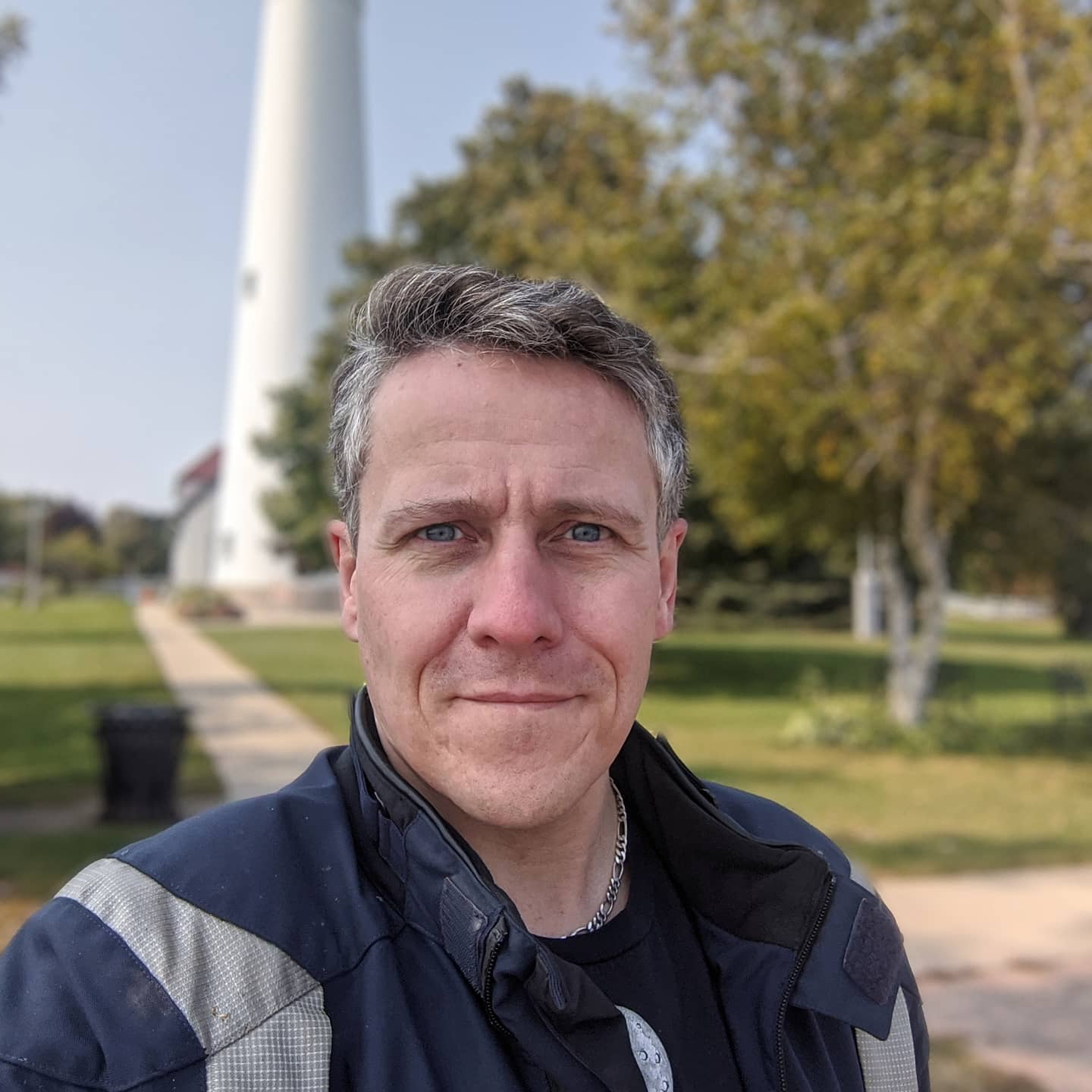 Apparently this didn't upload yesterday due to data service being shit... But a quick selfie at the Wind Point Lighthouse where I stopped for a light lunch. #roadtrip #motorrad #wisconsin