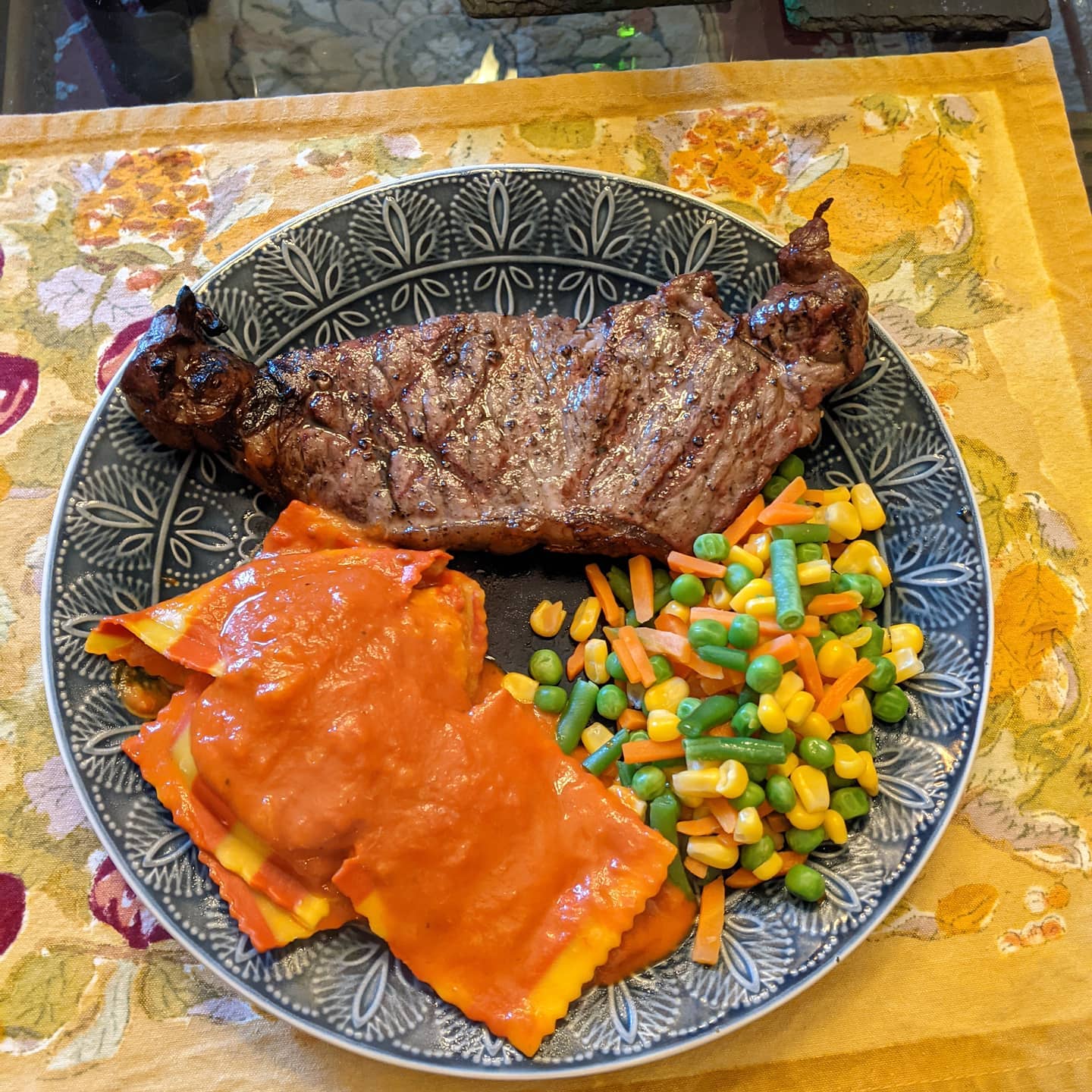 After a couple of weeks of serious travel in foodie wastelands, it's nice to do some homemade #foodporn New York strip steak from #johnsbutchershoppee with lobster ravioli and a vodka sauce, and a side of frozen veggies.Dessert is a 2016 #sterlingvineyards Rutherford Cabernet.