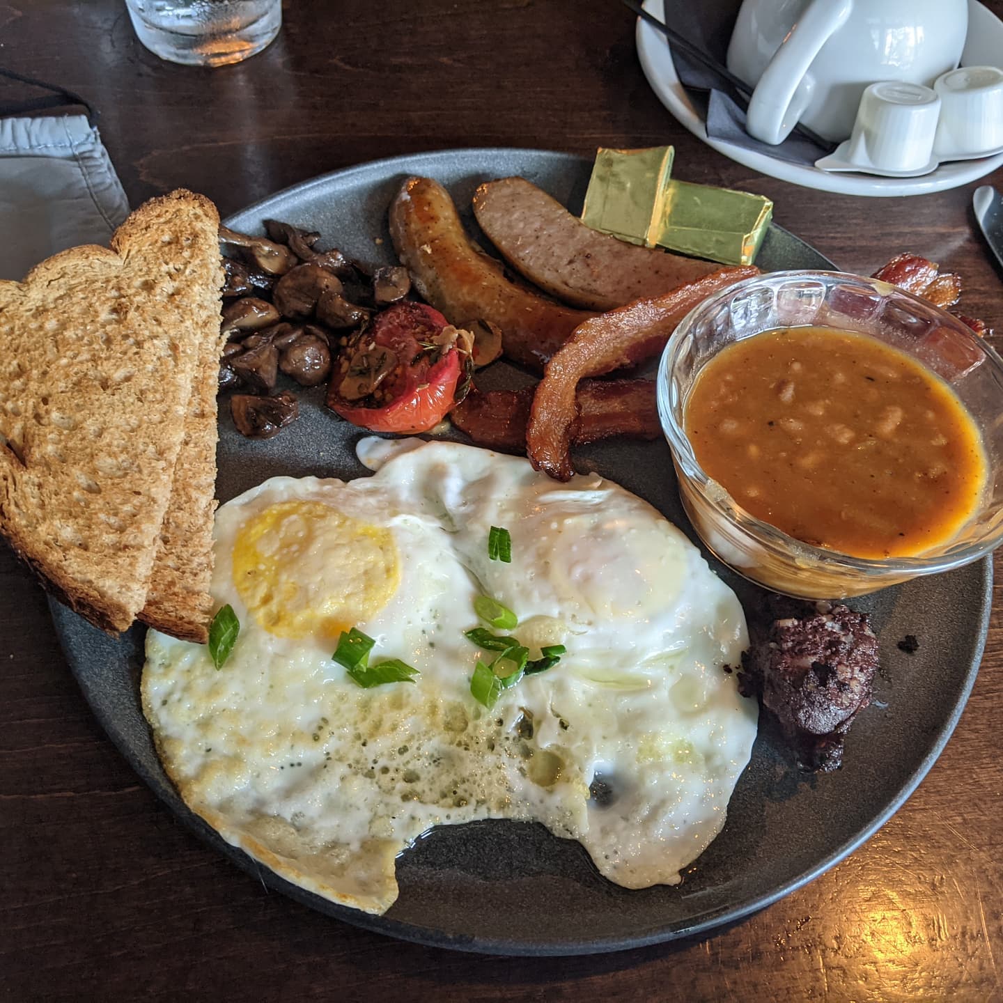 A Scottish breakfast at #scottisharms . Tasty local #stlouis #foodporn for this weekend. I need to come back more often #citylife