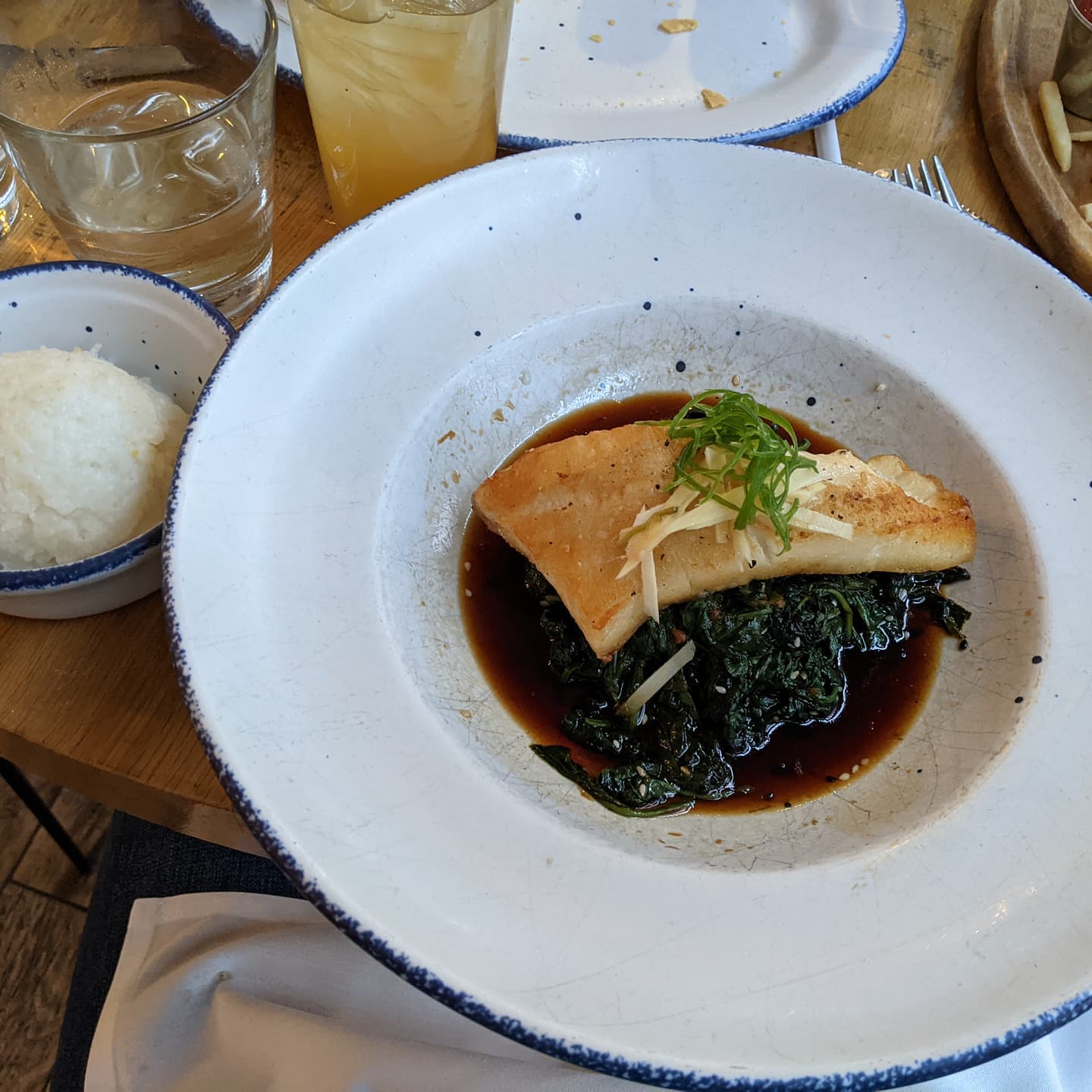 I mean, I know I've posted this place before, but the food is so good!!! Chilean Sea Bass at #lindeyslakehouseflats #cleveland #foodporn