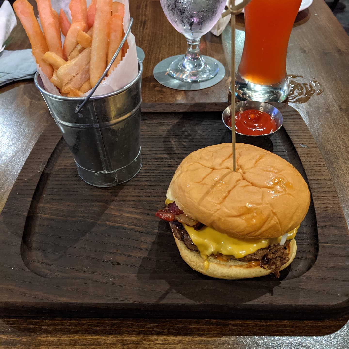 I've often maintained that even a nicely make and presented burger is worthy of #foodporn and this is one such burger at #fennecbham