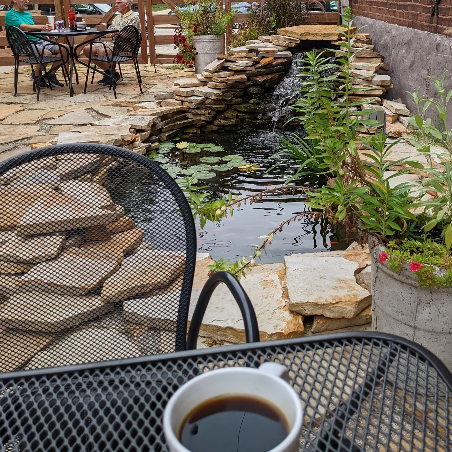 Makes for quite the relaxing spot for a bit of brunch on a Friday #haveacowcattlecompany #stlouis #citylife