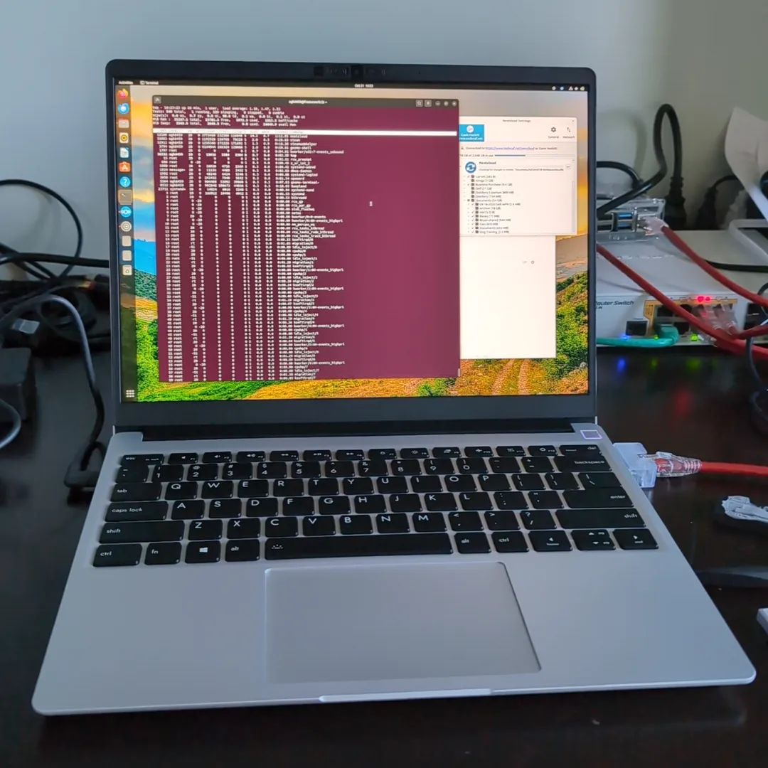 Looky who got a new toy... a Framework 13 laptop with a Ryzen 7 7840U, 32GB of RAM and a 2TB SSD. And of course I'm running Ubuntu on it. #geektoys #righttorepair